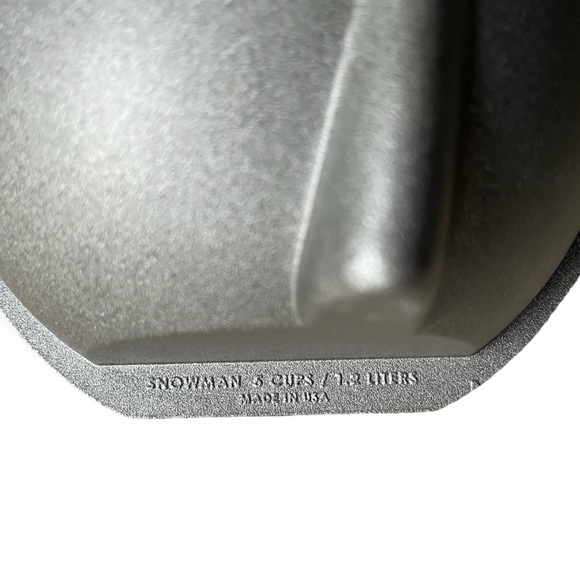 NWOB Nordic Ware Snowman Baking Pan Cast Aluminum Christmas Holiday Mold Cake - Picture 8 of 10